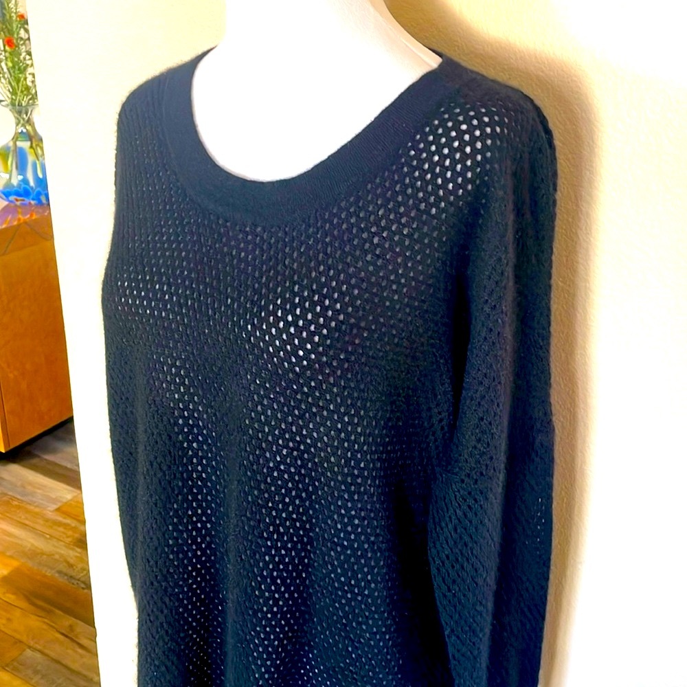 2 ply black cashmere crewneck sweater by Bloomingdale’s